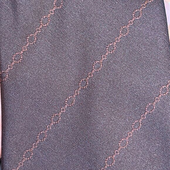 Vintage late 60s/early 70s U Italy Fatto A Mano reddish brown polyester tie - Picture 7 of 7
